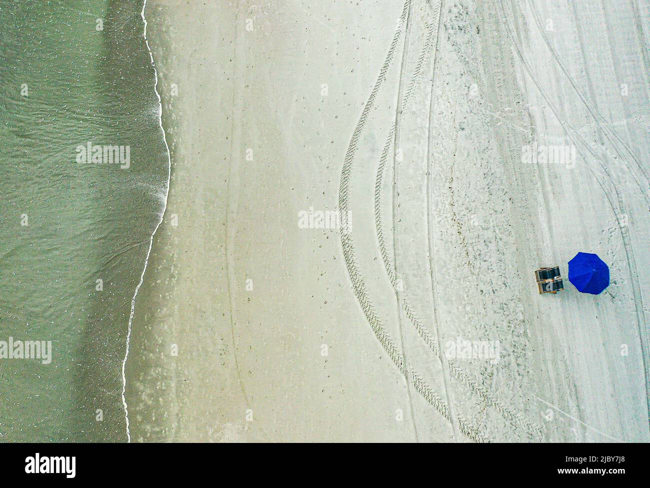Empty beach chairs hi-res stock photography and images - Alamy