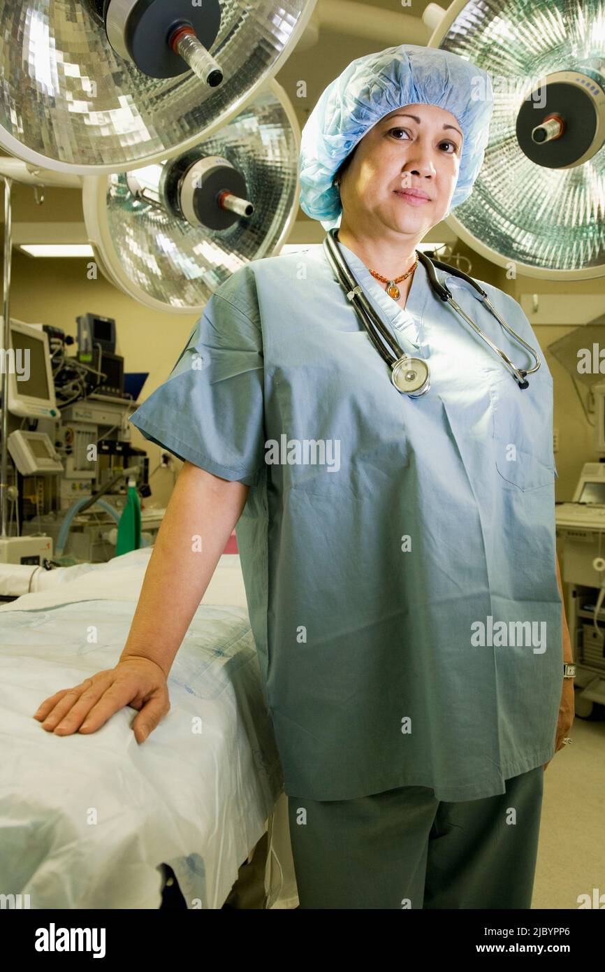 Female surgeon in operating room Stock Photo - Alamy