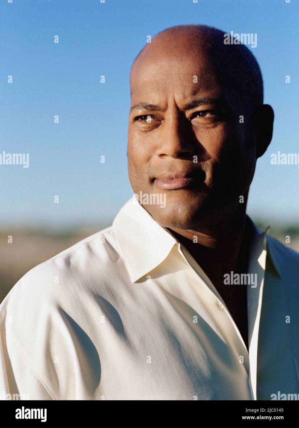 African american man outdoors hi-res stock photography and images - Alamy