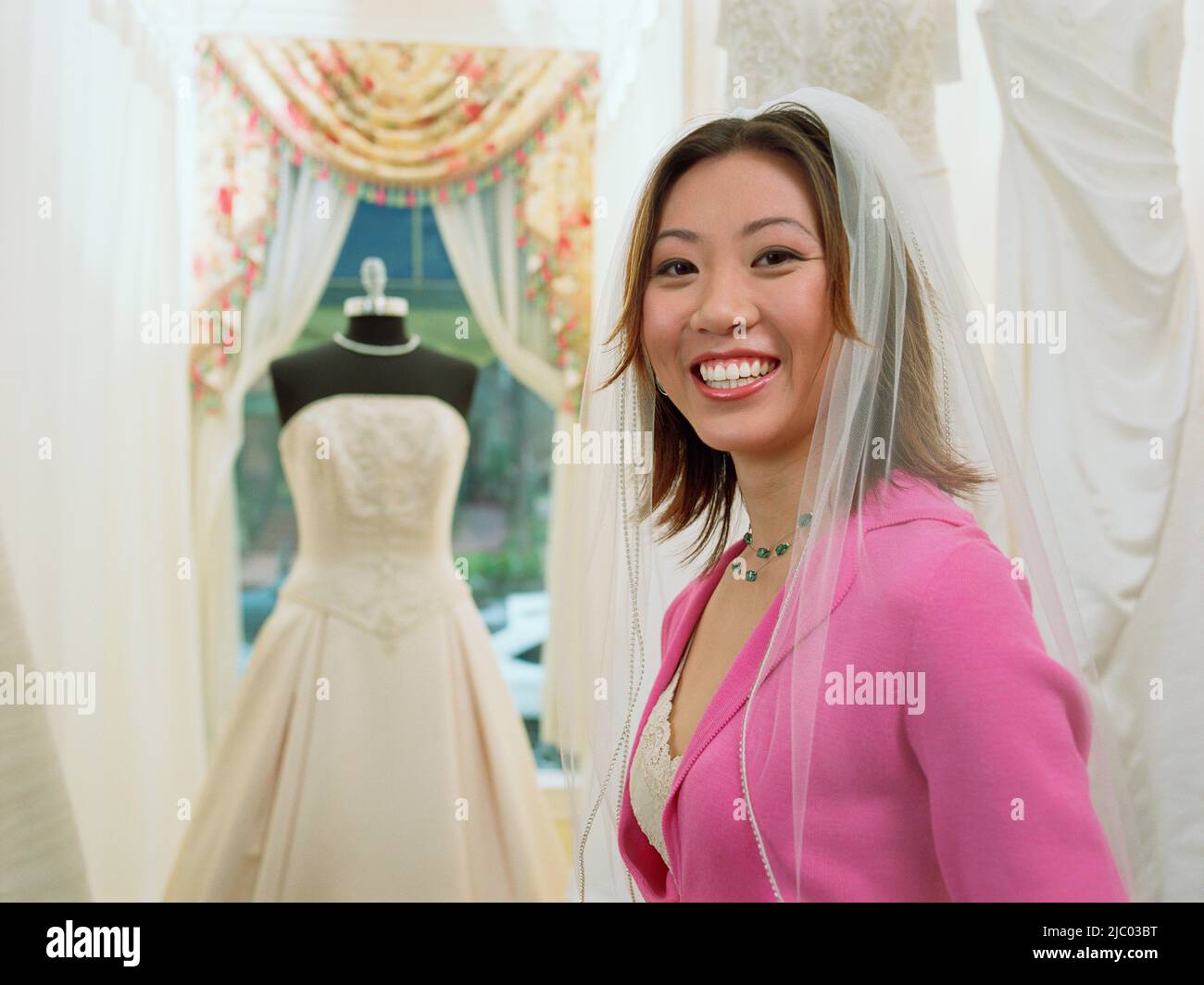 Asian bride wearing veil hi-res stock photography and images - Alamy