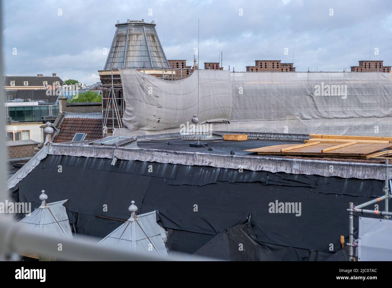 Roof construction, insulation works and tiling. Metal scaffolding