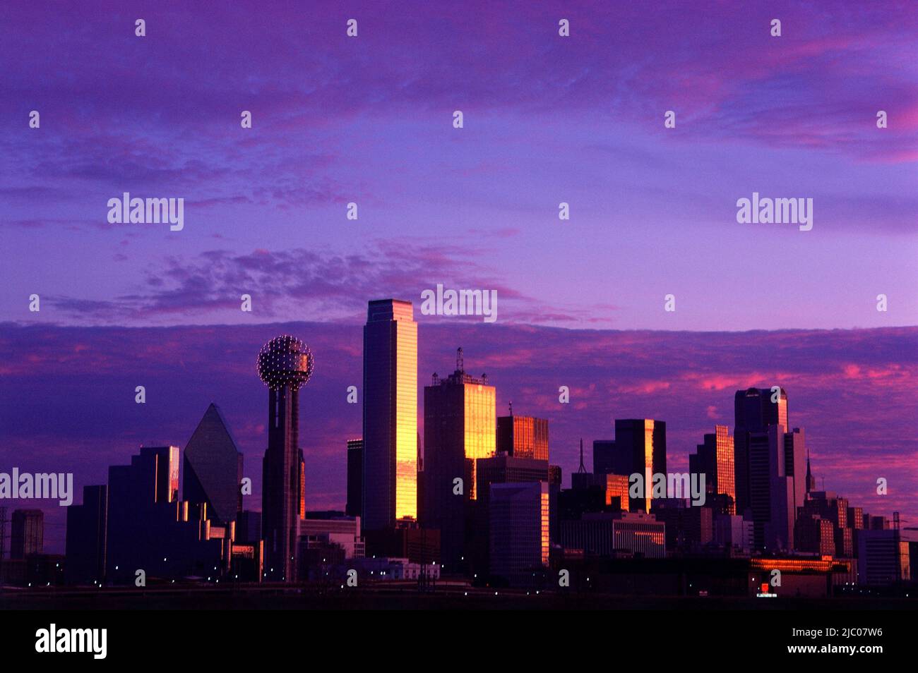 Fountain place tower dallas texas hi-res stock photography and images ...