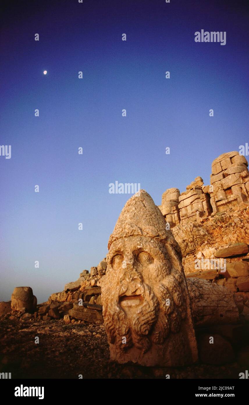 Stone statues at Mount Nemrut, Turkey Stock Photo Alamy
