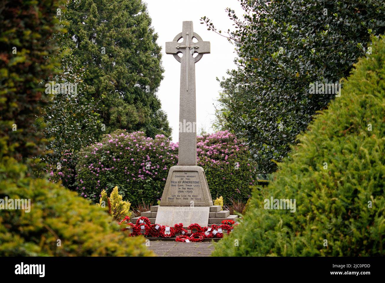 The war memorial in Atherstone cemetery. The monument remembers those from both World Wars One and Two. Each year a remembrance service takes place in the cemtery on the eleventh month on the eleventh day on the eleventh hour. Stock Photo