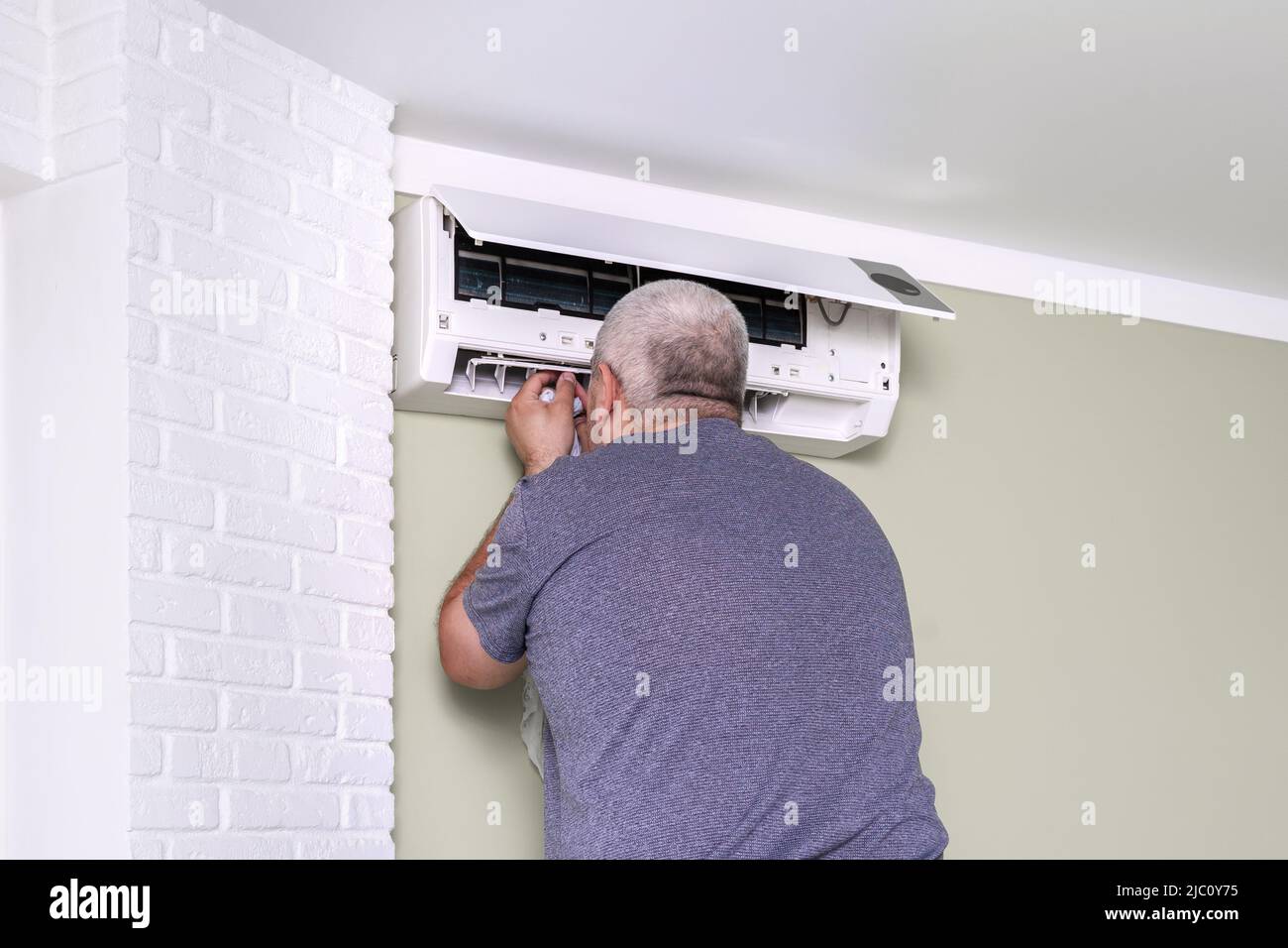 Air conditioner repairman using hi-res stock photography and images - Alamy