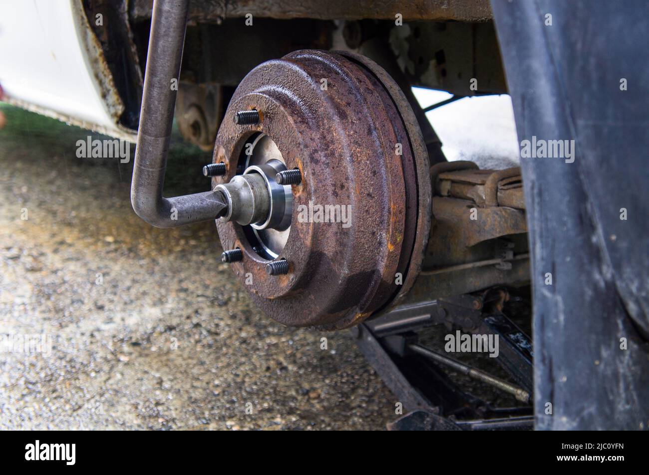 Illustrative photo, Ford Transit, new rear car wheel hub with drum brake system and suspension Illustrative photo, Ford Transit, new rear car wheel hub with drum brake system and suspension