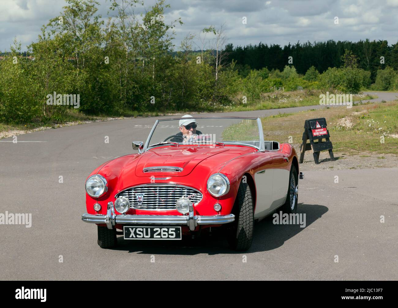 A Red, 1958, Austin-Healey 100-6, arriving at the  Deal Classic Car Show 2022 Stock Photo