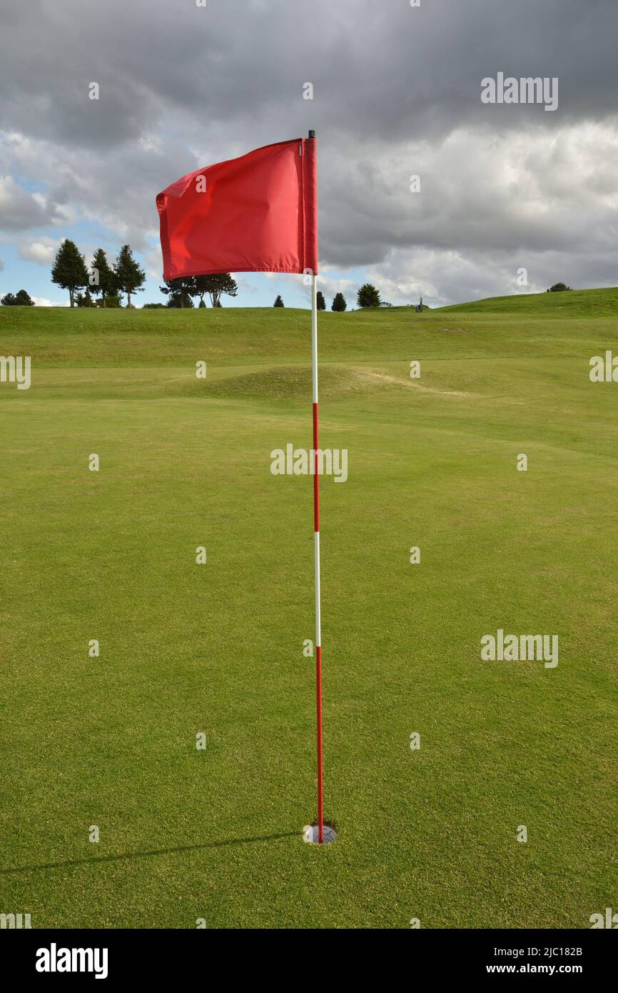 Golf hole flag hires stock photography and images Alamy