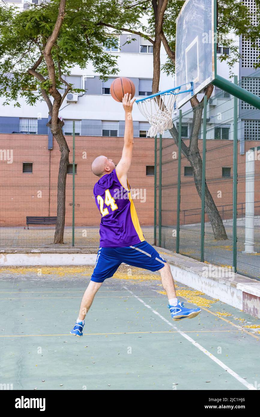 A young basketball player shooting a basketball Stock Photo - Alamy