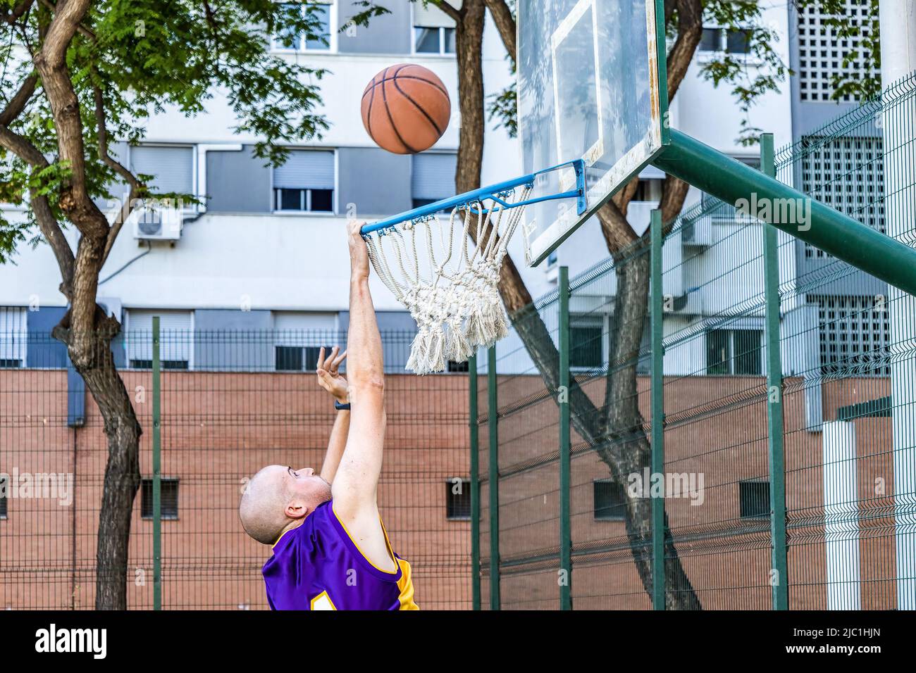 A young basketball player shooting a basketball Stock Photo - Alamy