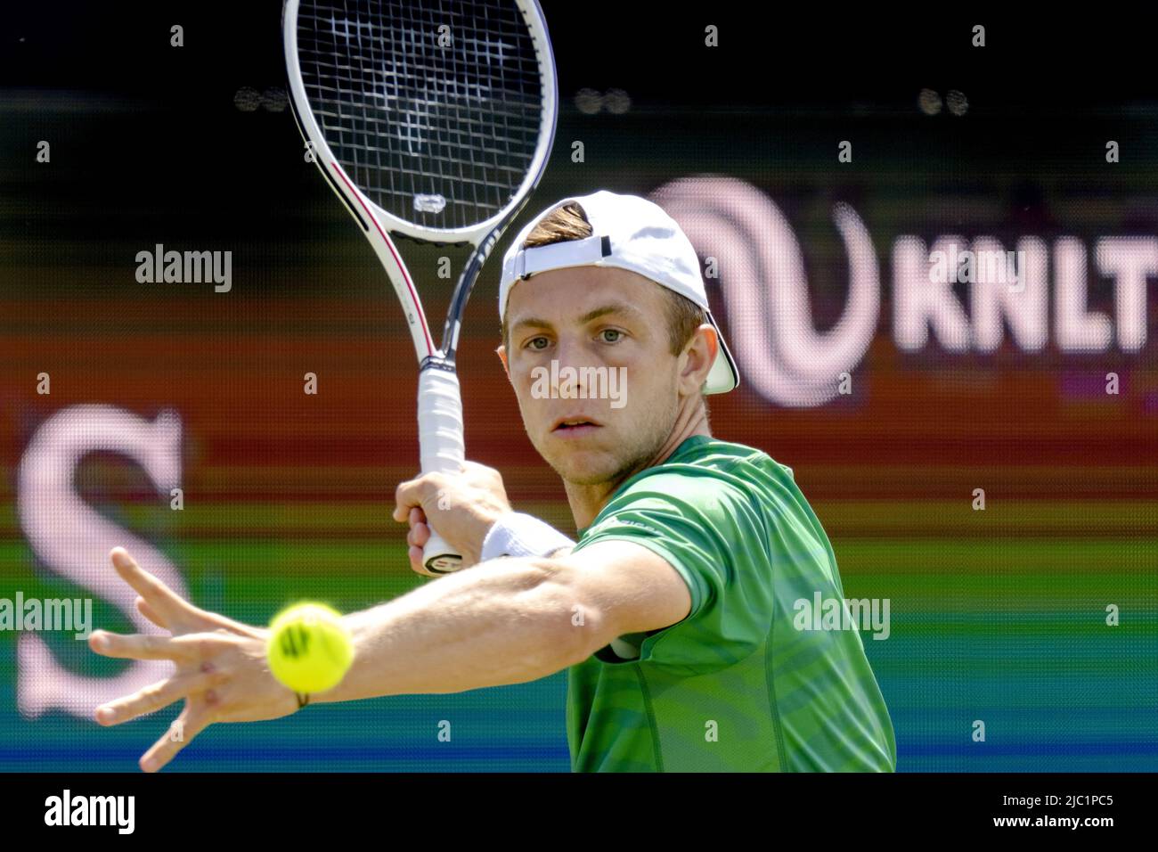 s-Hertogenbosch, the Netherlands, 09/06/2022, ROSMALEN - Tennis player  Tallon Groet in action against Felix Auger-Aliassime (not in photo, Canada)  at the international tennis tournament Libema Open. The combined Dutch tennis  tournament for
