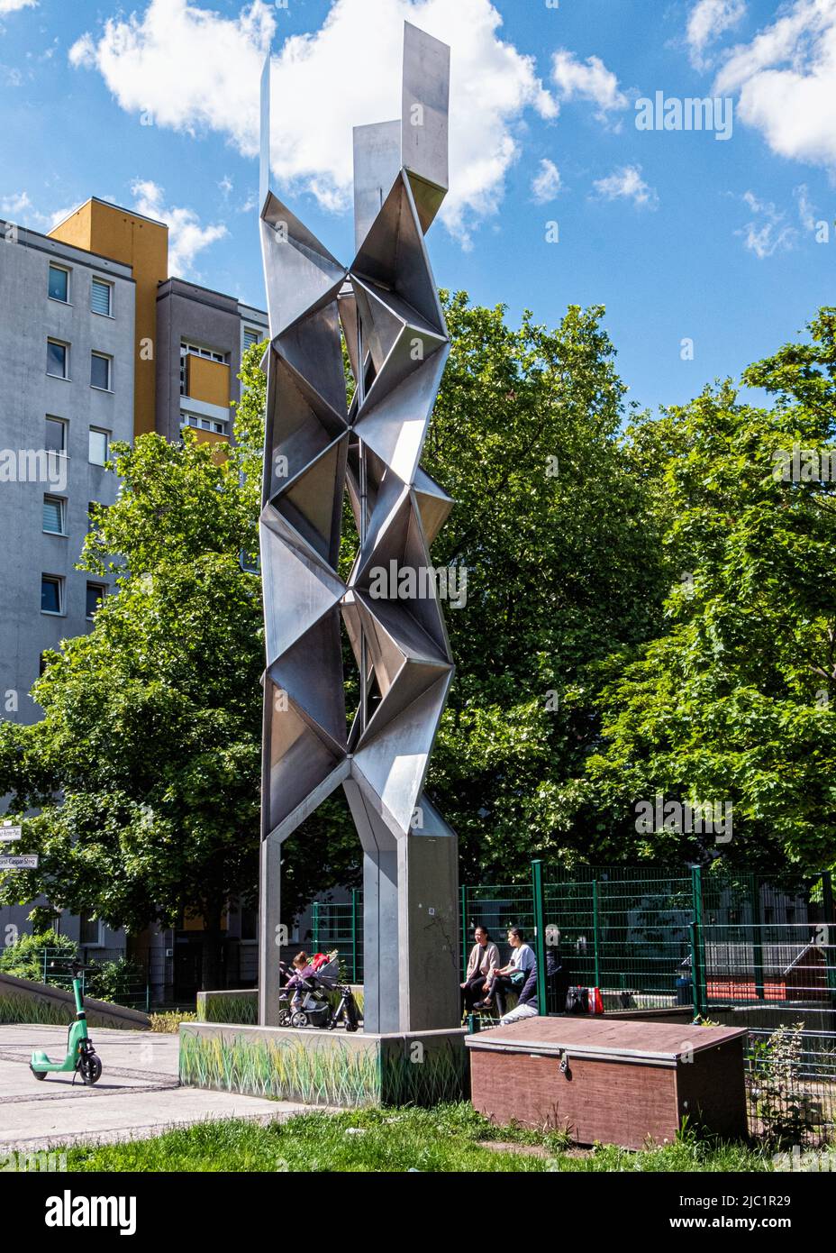 Metal Sculpture, Metallskulptur by sculptor Peter Johannes Hölzinger, 1968, Rotraut-Richter-Platz, Berlin-Gropiusstadt, Germany Stock Photo