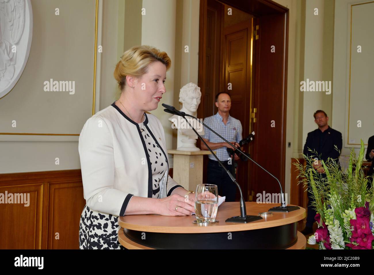 Franziska Giffey beim Mittagessen zu Ehren von Wolf Biermann nachträglich zu seinem 85. Geburtstag im Roten Rathaus. Berlin, 08.06.2022 Stock Photo