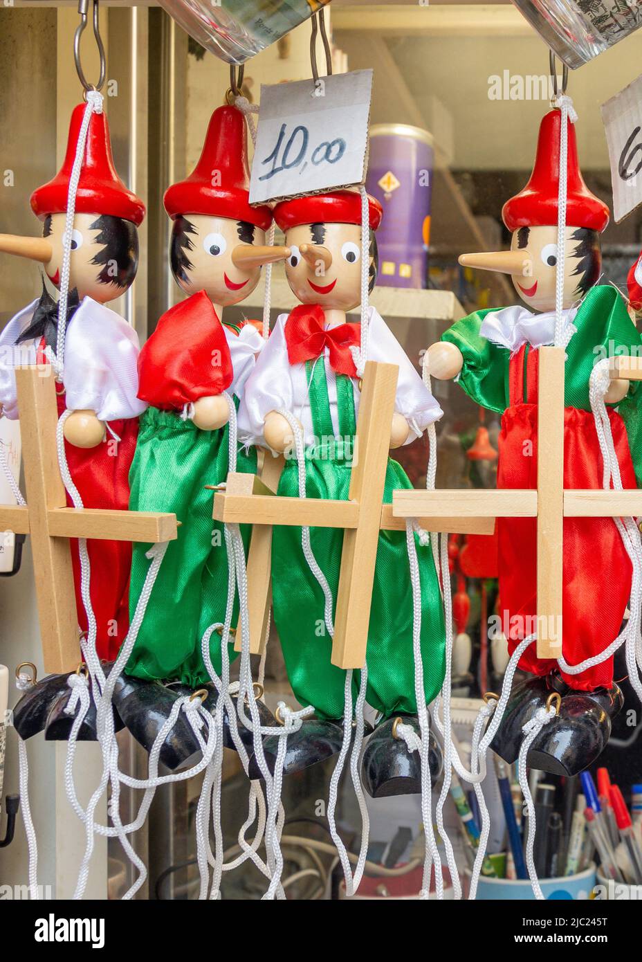 Souvenir Pinocchio puppet figures for sale, Via della Vigna Nuova, Florence (Firenze), Tuscany Region, Italy Stock Photo