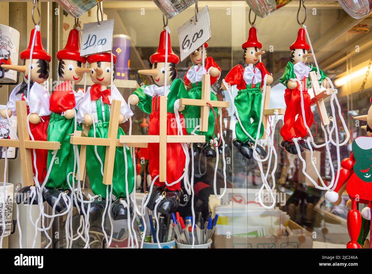 Souvenir Pinocchio puppet figures for sale, Via della Vigna Nuova, Florence (Firenze), Tuscany Region, Italy Stock Photo
