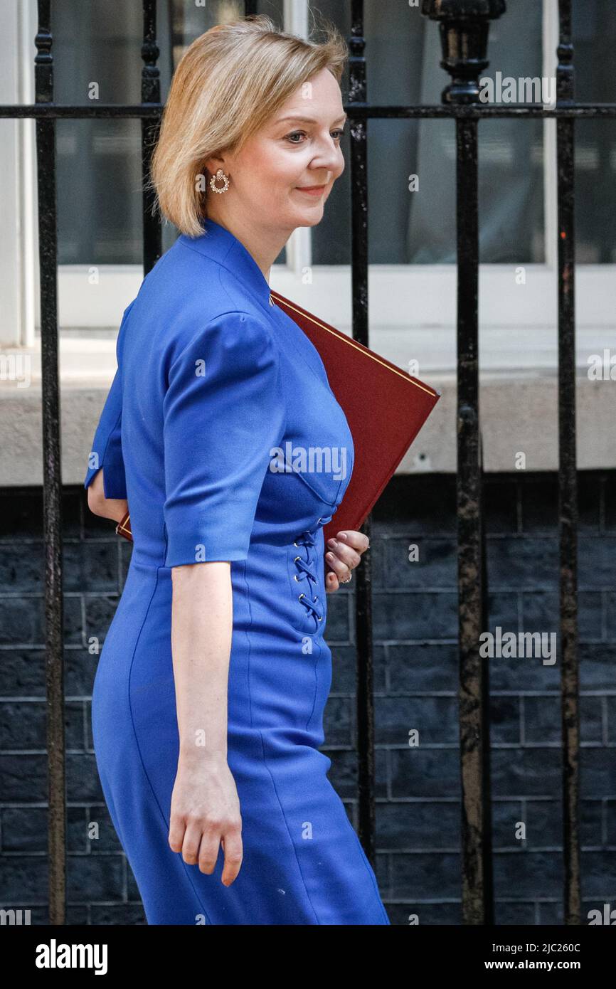 Westminster, London, UK, 07th June 2022. Ministers attend the weekly cabinet meeting at 10 Downing Street, following the vote of confidence in Boris J Stock Photo