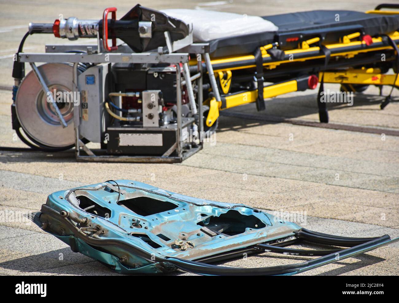 Emergency door stretcher hi-res stock photography and images - Alamy