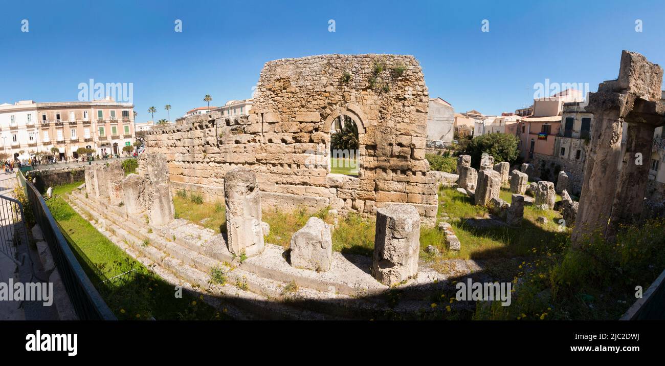 Ruined walls of the Temple of Apollo / tempio di Apollo at Largo XXV Luglio, 96100 Siracusa SR, the island of Ortigia, Siracusa in Sicily, Italy (129) Stock Photo