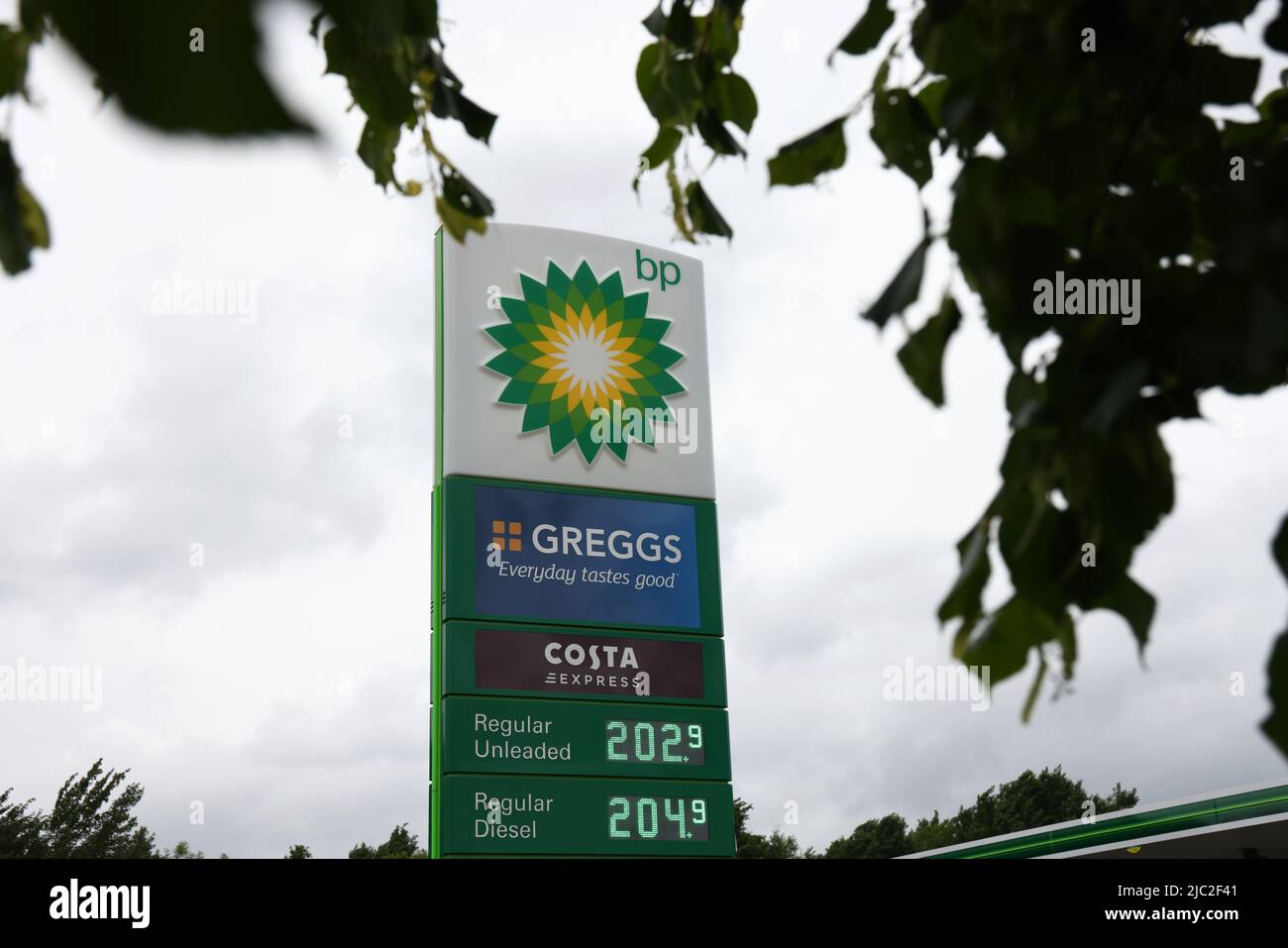 Castle Donington, Leicestershire, UK. 9th June 2022.  Fuel prices are displayed at a BP service station after the cost of filling an average family car with petrol has hit £100 for the first time. Credit Darren Staples/Alamy Live News. Stock Photo