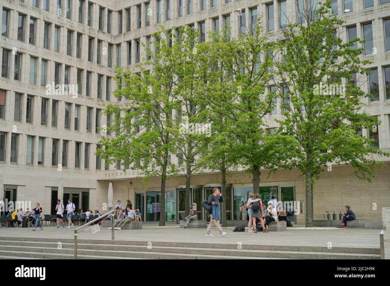 PEG Gebäude: Psychologie Erziehungswissenschaften und Gesellschaftswissenschaften, Goethe Universität, Campus Westend, Frankfurt am Main, Hessen, Deut Stock Photo