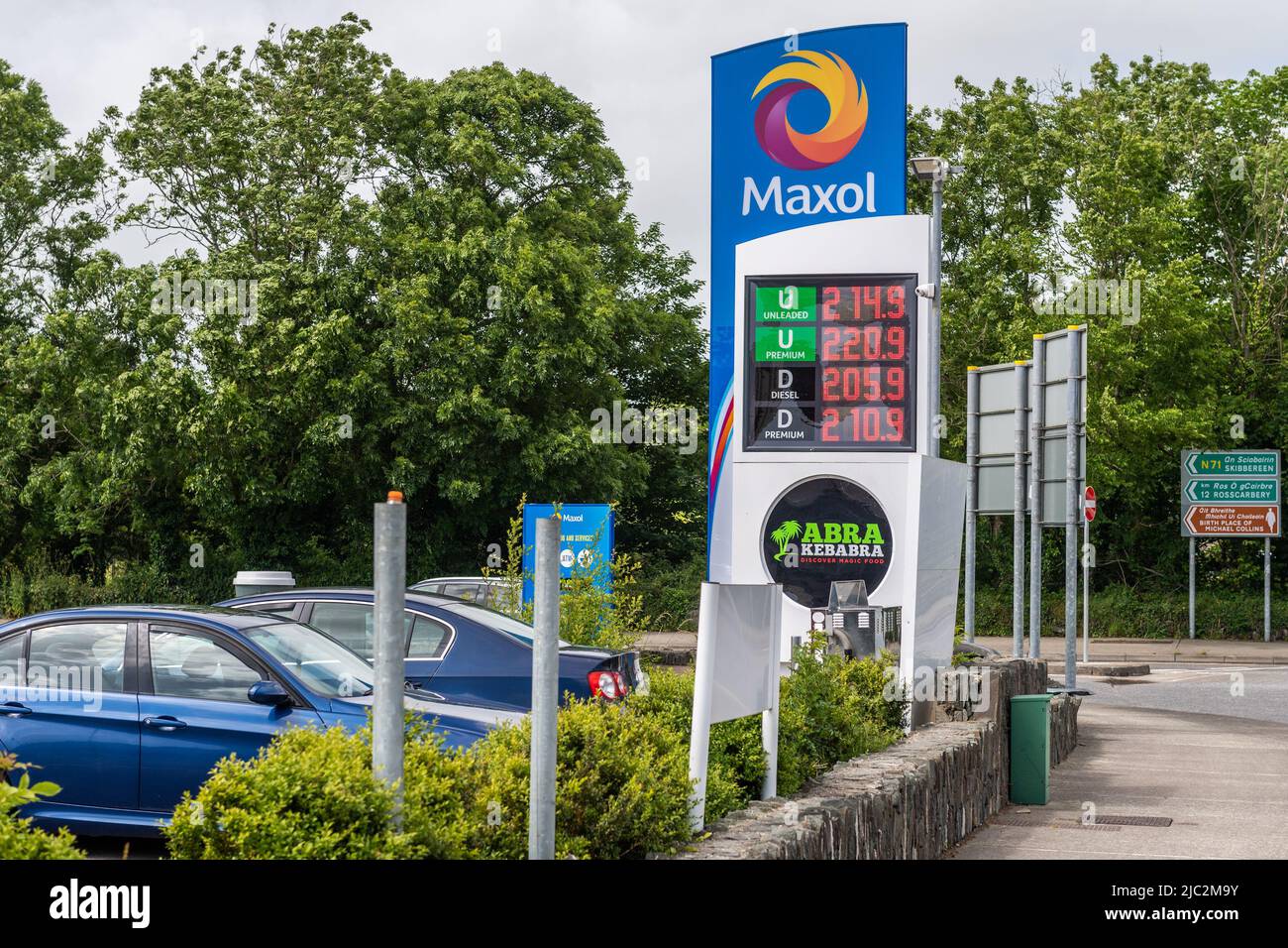 Clonakilty, West Cork, Ireland. 9th June, 2022. The price of petrol and diesel has soared to well over €2 per litre. The Maxol garage in Clonakilty was selling diesel at €2.05.9 per litre and €2.14.9 per litre today. Credit: AG News/Alamy Live News Stock Photo