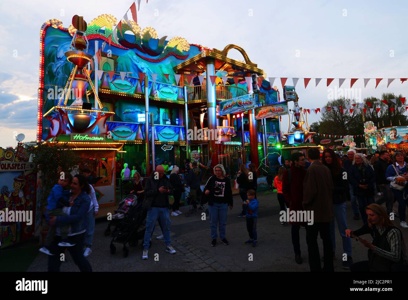 Dult, Nürnberg Volksfest, Nürnberg, Volksfest, Party, Freude, Feier, Stimmung auf der Dult in Nürnberg bei der Kongresshalle oder Kolosseum, Stock Photo