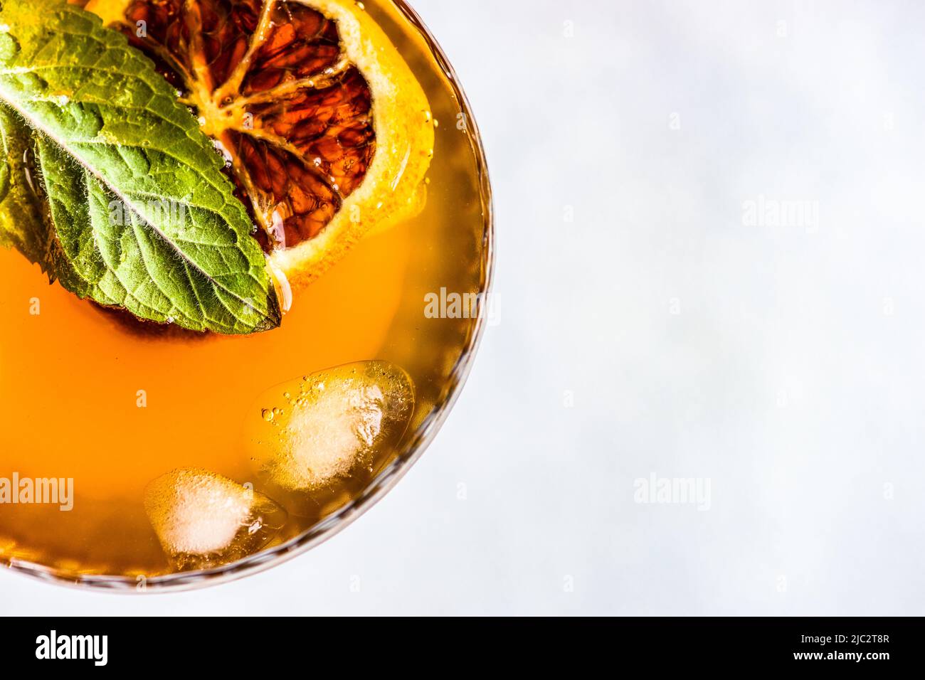 Overhead view of a cocktail with a slice of orange and fresh mint Stock Photo