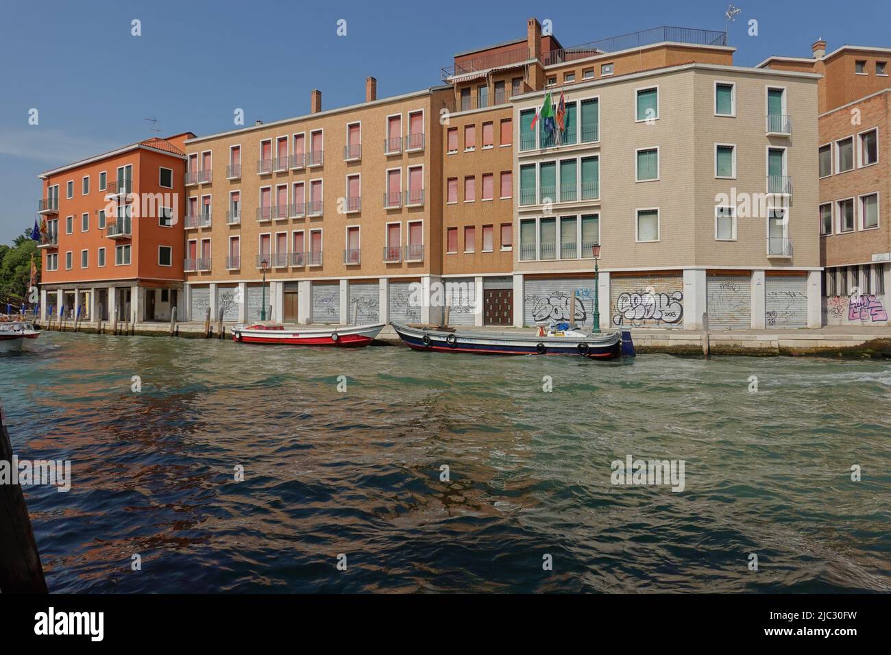 Venedig, unbewohntes Gebäude // Venice, Unoccupied Building Stock Photo