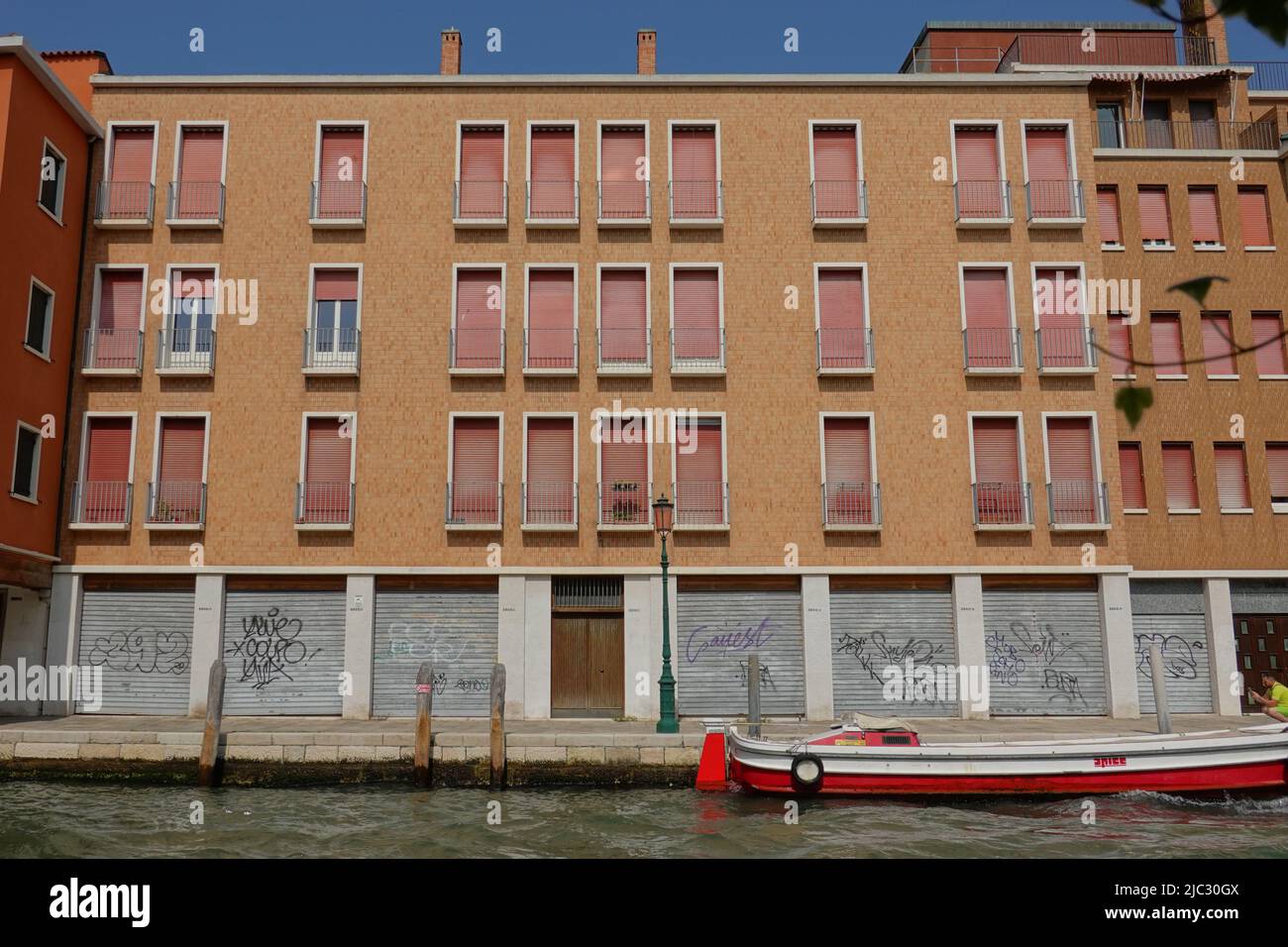 Venedig, unbewohntes Gebäude // Venice, Unoccupied Building Stock Photo