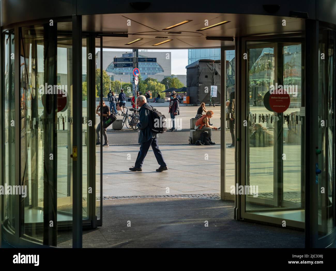 Ausgang zum Washingtonplatz am Hauptbahnhof in Berlin Stock Photo