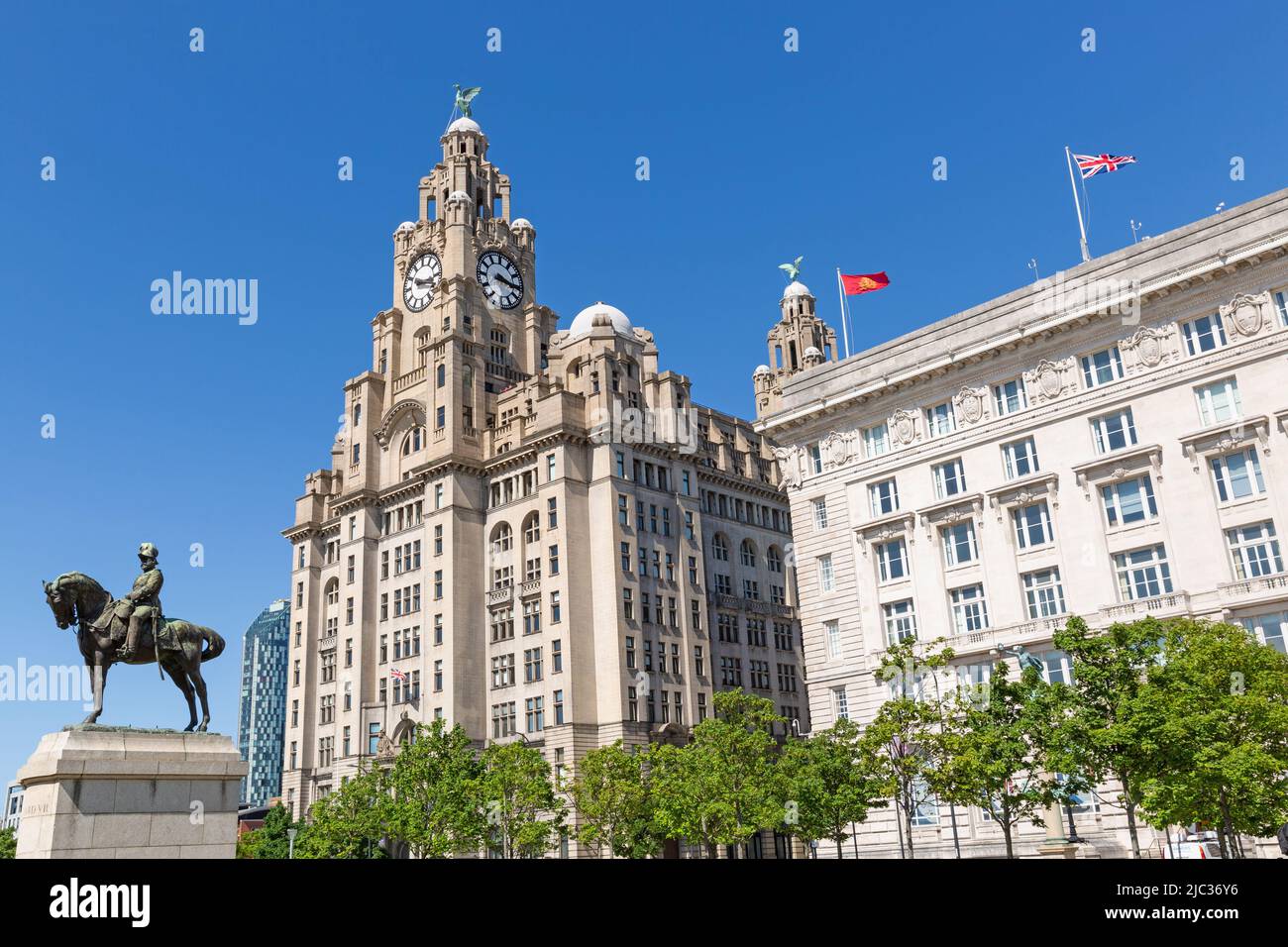 Statue of Edward VII, Royal Liver Building and Cunard Building, Pier Head, Liverpool, England, UK Stock Photo