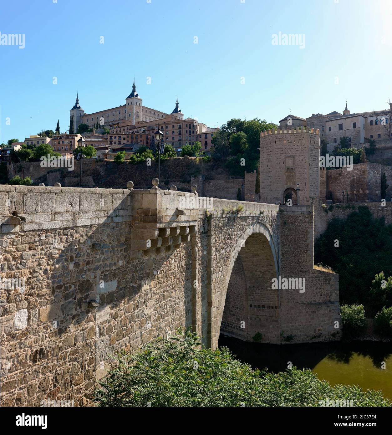 The Alcantara bridge, with the Alcazar of Toledo in the background. Spain. Stock Photo
