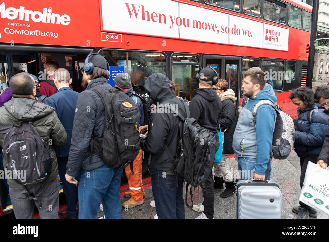 A major tube strike is led by members of the Rail, Maritime and Transport union (RMT) for 24 hours. It has caused severe disruption across the city du Stock Photo