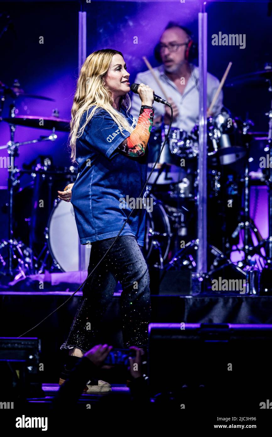Alanis Morissette live performance