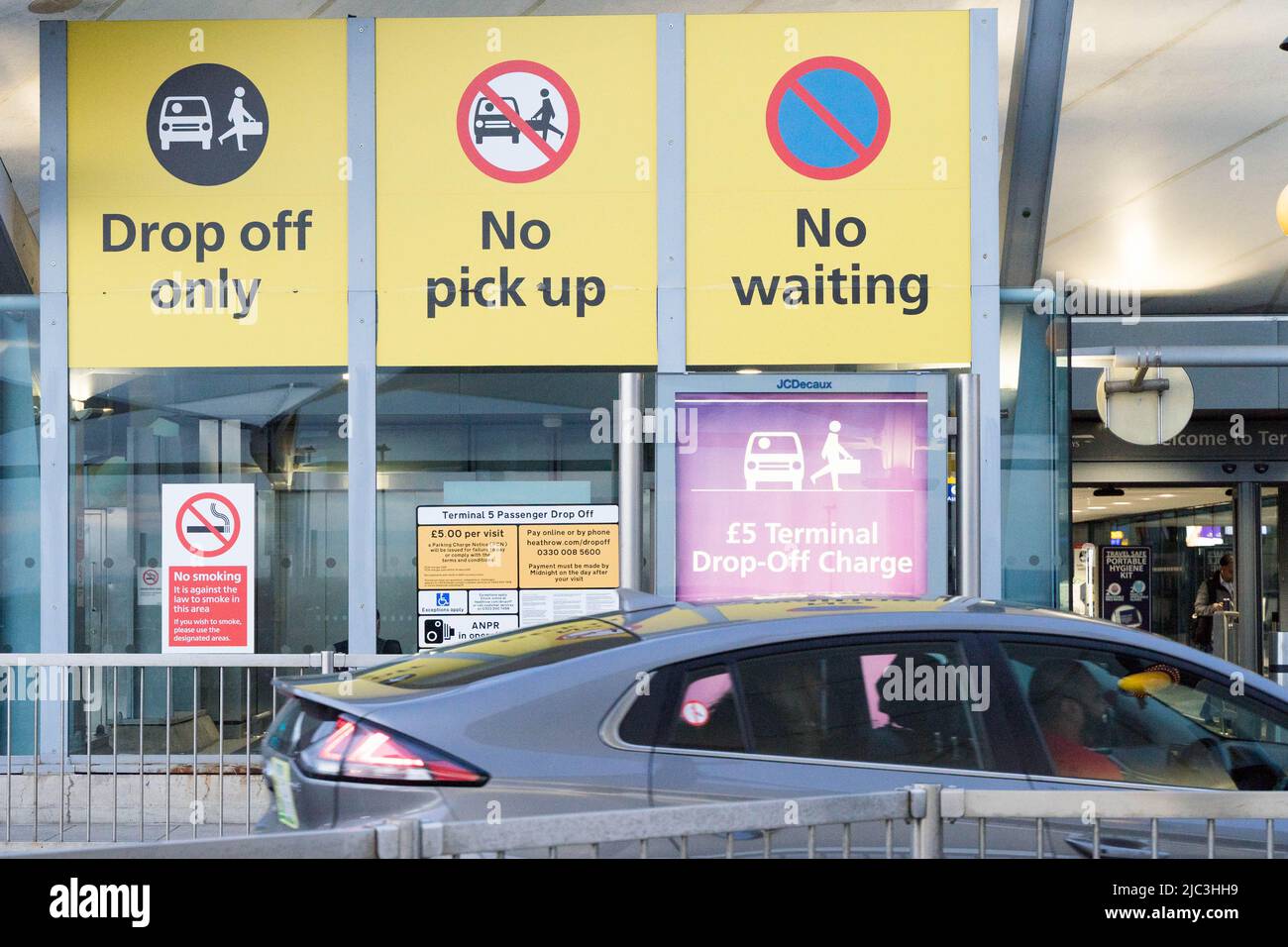 Signage of parking restrictions and rules at London Heathrow airport
