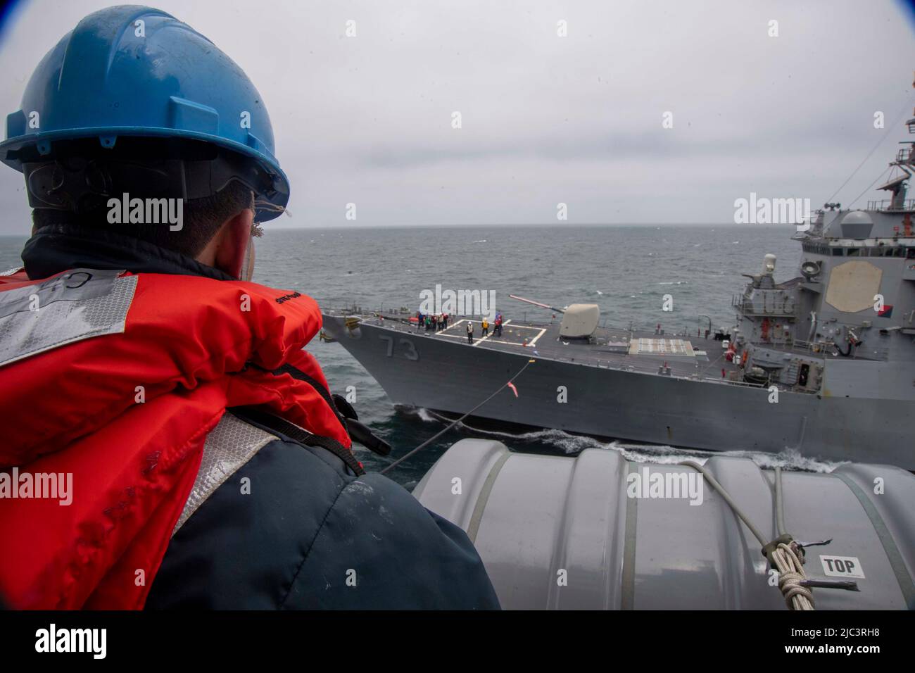 220607-N-NX635-2095 PACIFIC OCEAN (June 07, 2022) Seaman Shaun Chiroco from Lithia Fla., mans the phone and distance line during a replenishment at sea aboard the aircraft carrier USS Nimitz (CVN 68). Nimitz is underway in the U.S. 3rd Fleet area of operations. (U.S. Navy photo by Mass Communication Specialist 3rd Class Caylen McCutcheon) Stock Photo