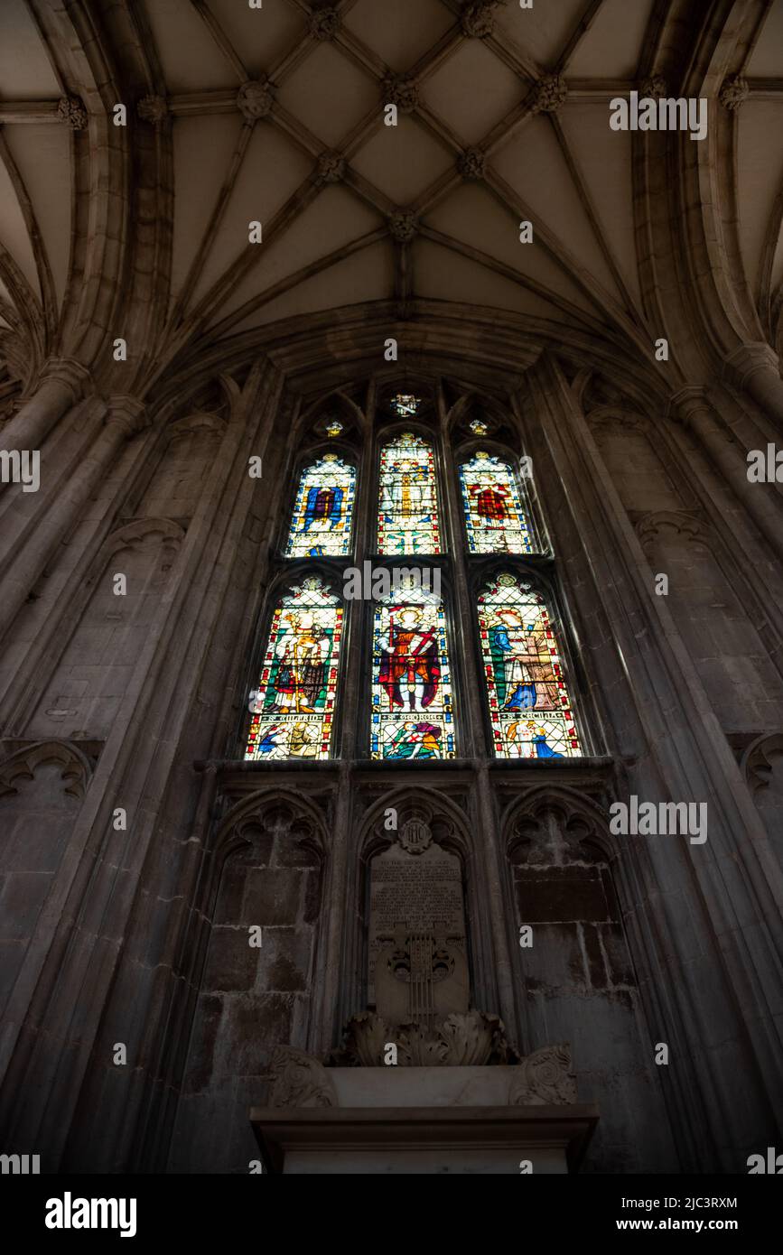 Winchester cathedral window hi-res stock photography and images - Alamy