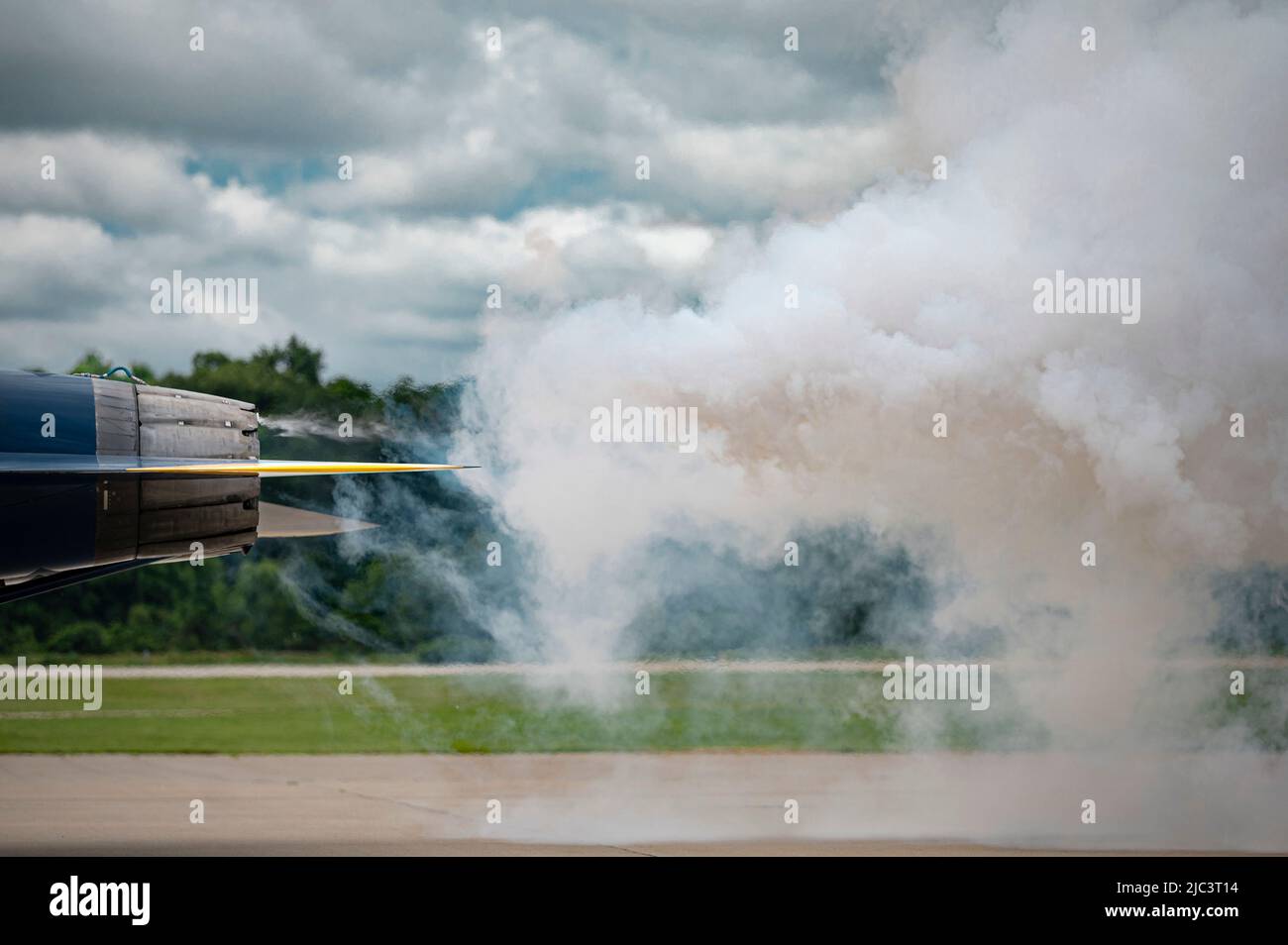 CHESTERFIELD, Mo. (June 8, 2022) Lt. Griffin Stangel, the #7 pilot and narrator of the U.S. Navy flight demonstration team, the Blue Angels, fires up an F/A-18 Super Hornet during a key influencer flight, June 8, 2022. The Blue Angels are in the St. Louis area for the Spirit of St. Louis Airshow, which takes place June 11-12 and marks the St. Louis-made Super Hornet making its debut and return to the area. (U.S. Navy photo by Mass Communication Specialist 1st Class Chris Williamson) Stock Photo