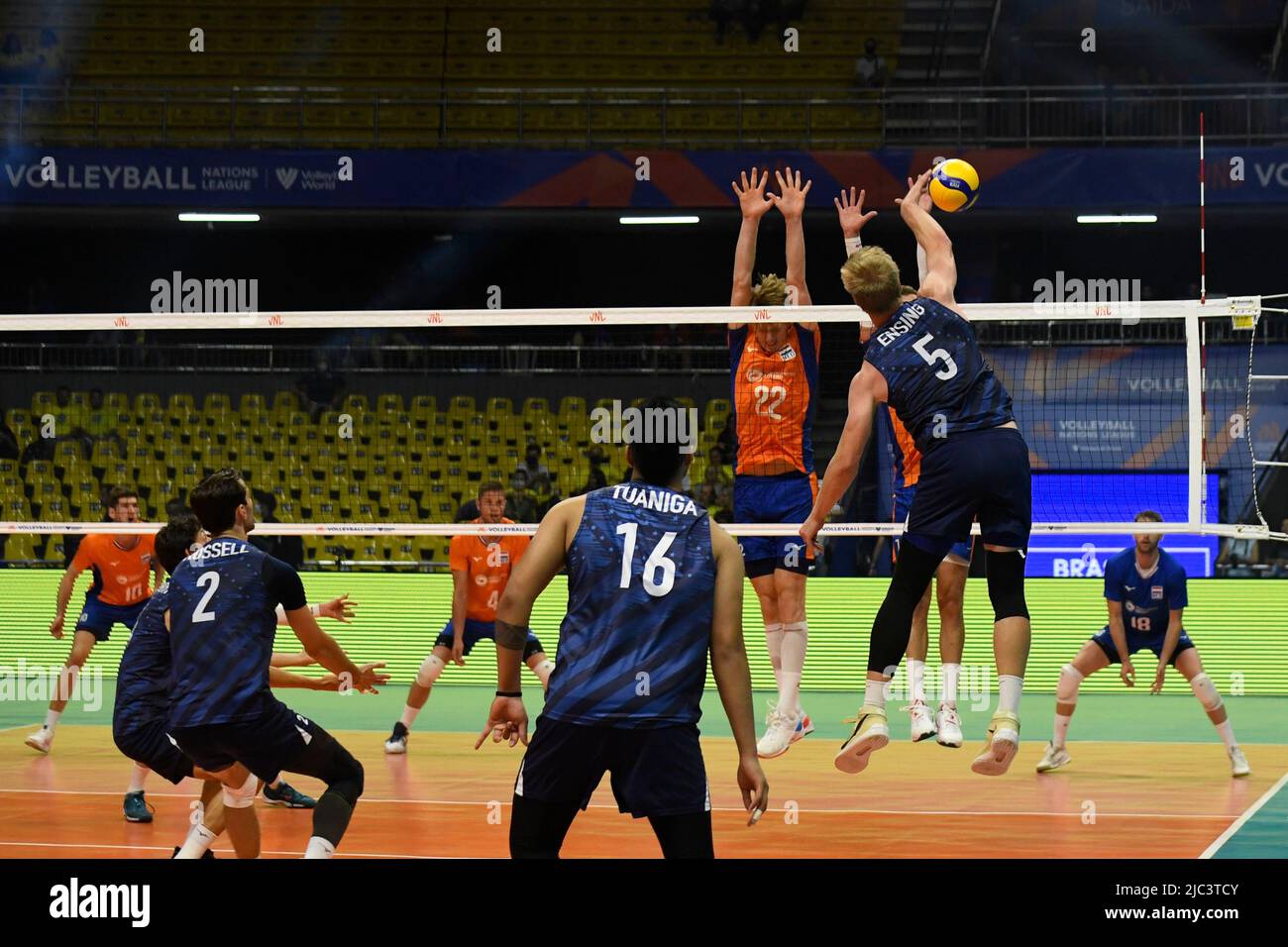 Brasilia, Brazil. 09th June, 2022. DF - Brasilia - 06/09/2022 - MEN'S VOLLEYBALL NATIONS LEAGUE NETHERLANDS X UNITED STATES -Ensing Kyle player from the United States attacks during a match against Holland at Nilson Nelson Gymnasium for the Men's Volleyball Nations League 2022. Photo: Mateus Bonomi/ AGIF/Sipa USA Credit: Sipa USA/Alamy Live News Stock Photo