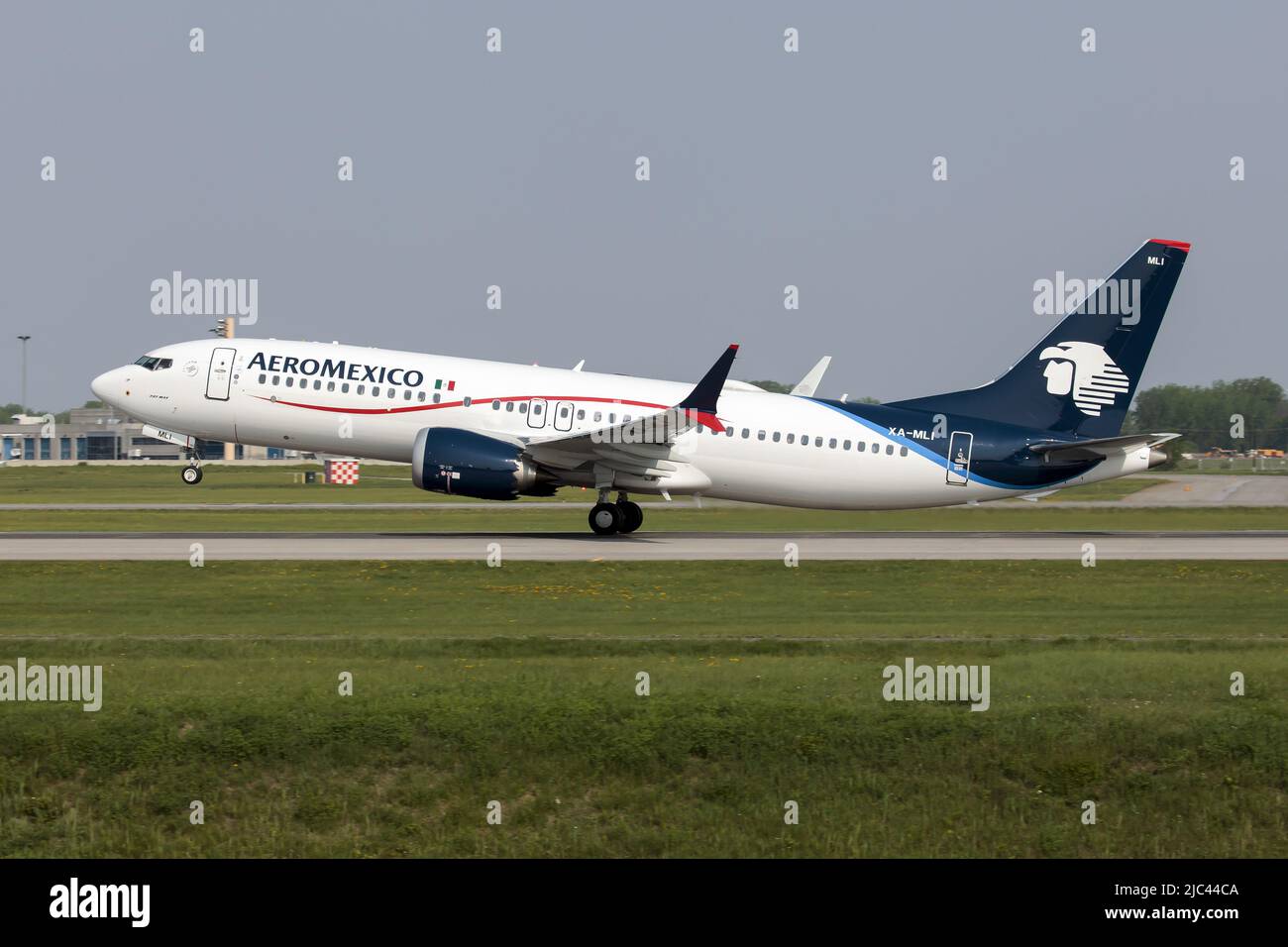 Montreal, Quebec, Canada. 21st May, 2022. An Aeromexico Boeing 737-8 MAX taking off from Montreal Pierre Elliott Trudeau international Airport. AerovÃŒas de MÃˆxico operating as Aeromexico, is the flag carrier airline of Mexico, based in Mexico City. It operates scheduled services to more than 90 destinations in Mexico; North, South and Central America; the Caribbean, Europe and Asia. (Credit Image: © Fabrizio Gandolfo/SOPA Images via ZUMA Press Wire) Stock Photo