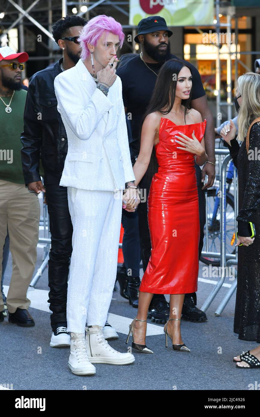 (LR) Machine Gun Kelly and Megan Fox Stock Photo Alamy