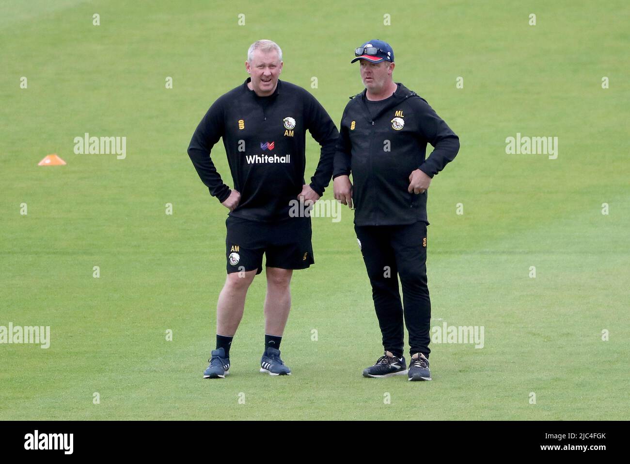 Essex head coach Anthony McGrath (L) and bowling coach Mick Lewis during Hampshire Hawks vs