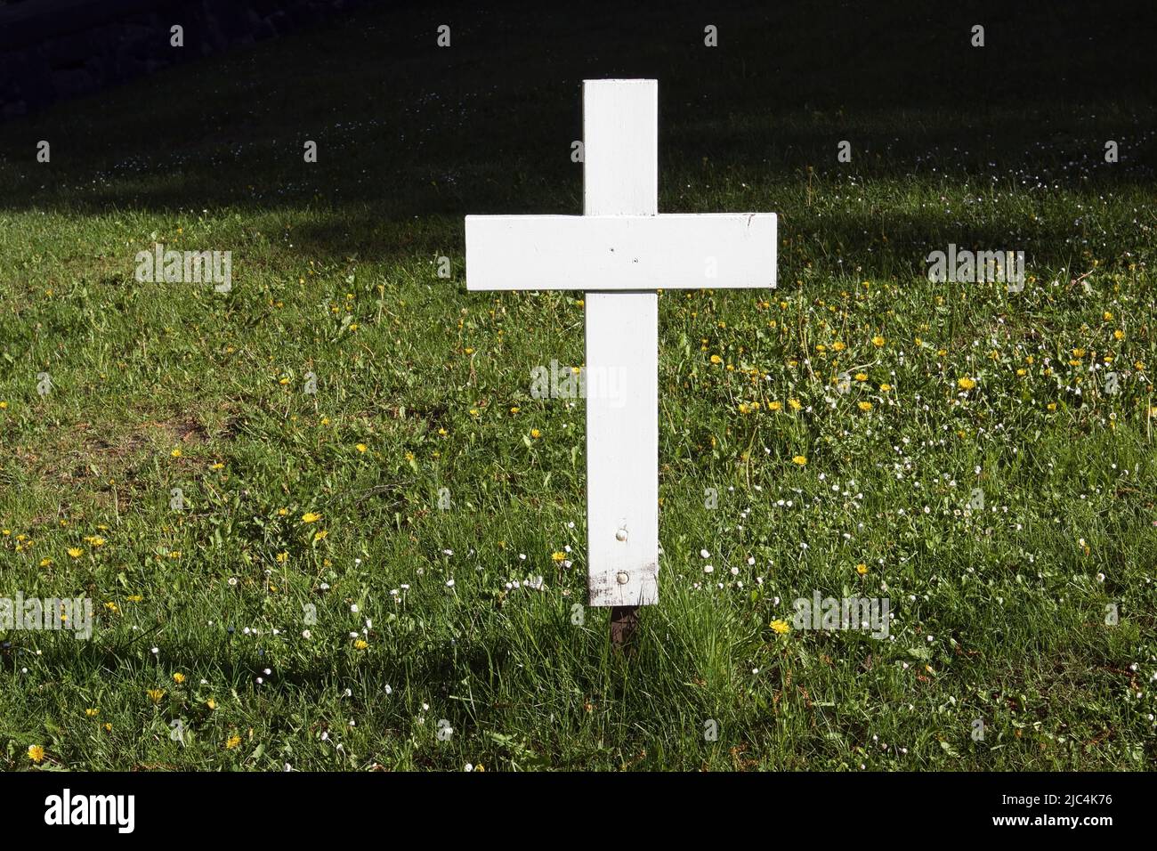 White wooden cemetery cross Stock Photo Alamy