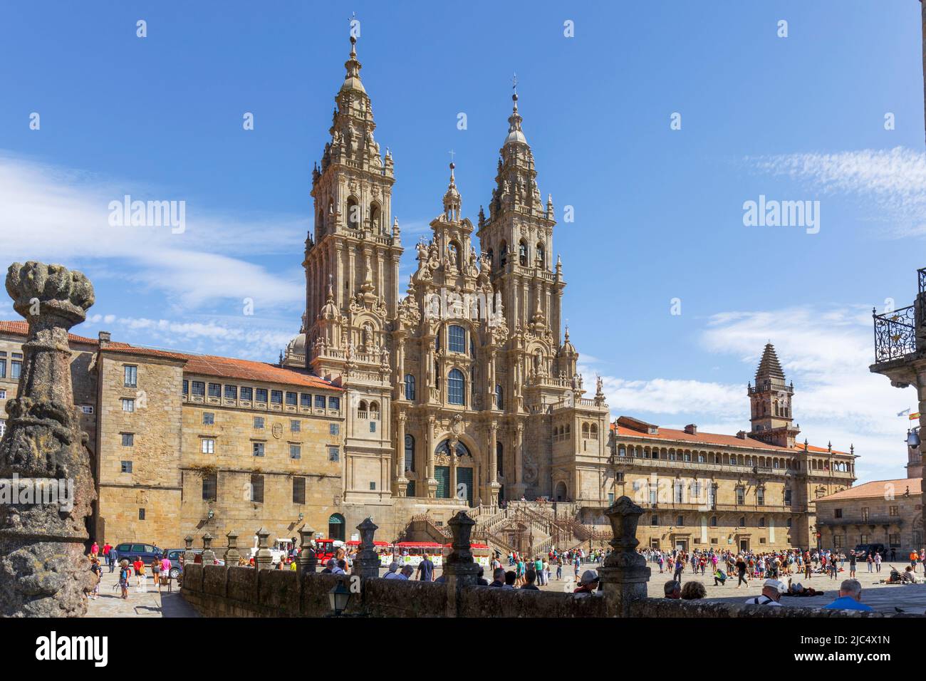 The cathedral of Santiago de Compostela seen across the Obradoiro Square.  Santiago de Compestela, A Coruña Province, Galicia, Spain.  Santiago de Com Stock Photo