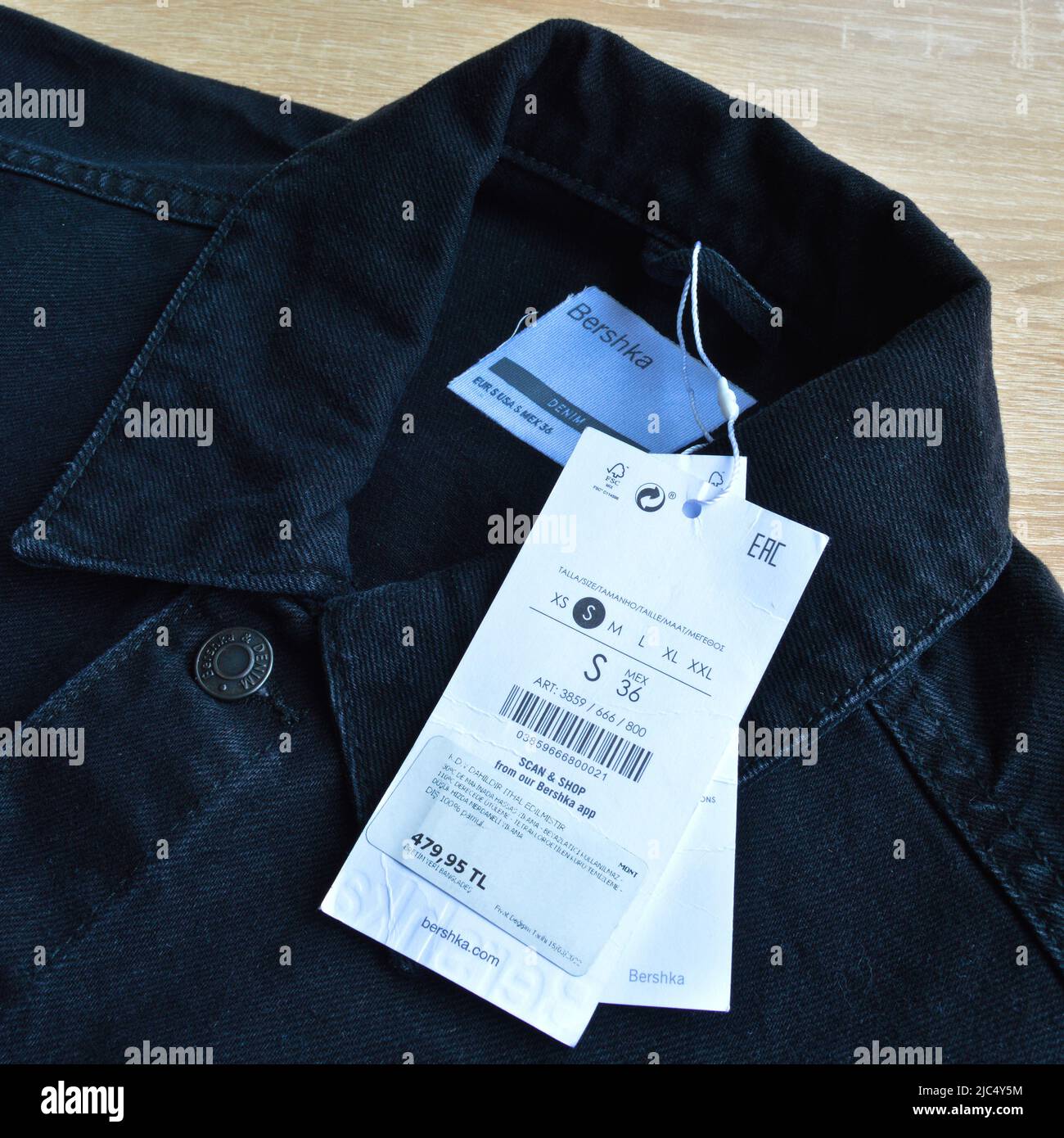 Bershka label hi-res stock photography and images - Alamy