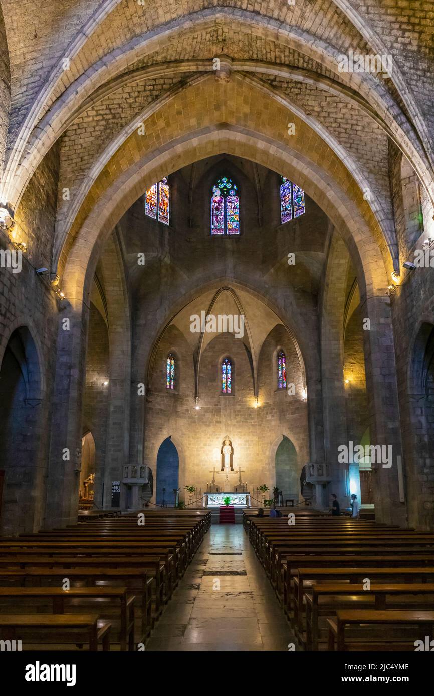 View along nave to altar and apse, Esglesia de Sant Pere (Catalan), Iglesia de San Pedro (Spanish) or St. Peter's Church, Figueras, Gerona Province, C Stock Photo