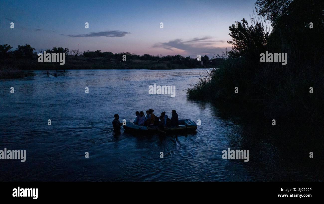 A smuggler moves a raft with asylum seeking migrants from Central and South America across the Rio Grande river into the United States from Mexico, in Roma, Texas, June 9, 2022. Picture taken June 9, 2022. Picture taken with a drone.  REUTERS/Adrees Latif     TPX IMAGES OF THE DAY Stock Photo