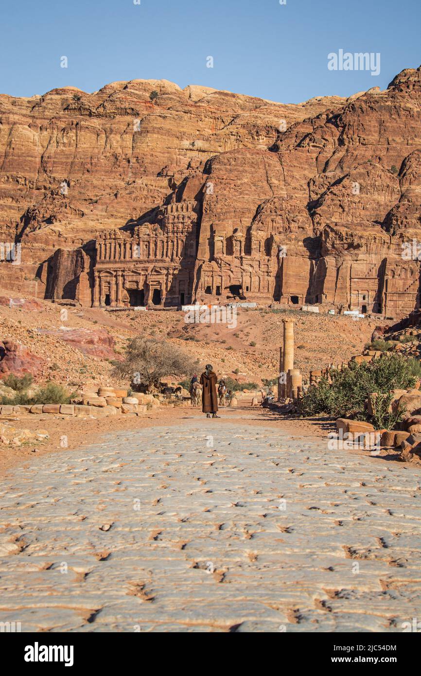 Petra jordan camel temple canyon hi-res stock photography and images ...