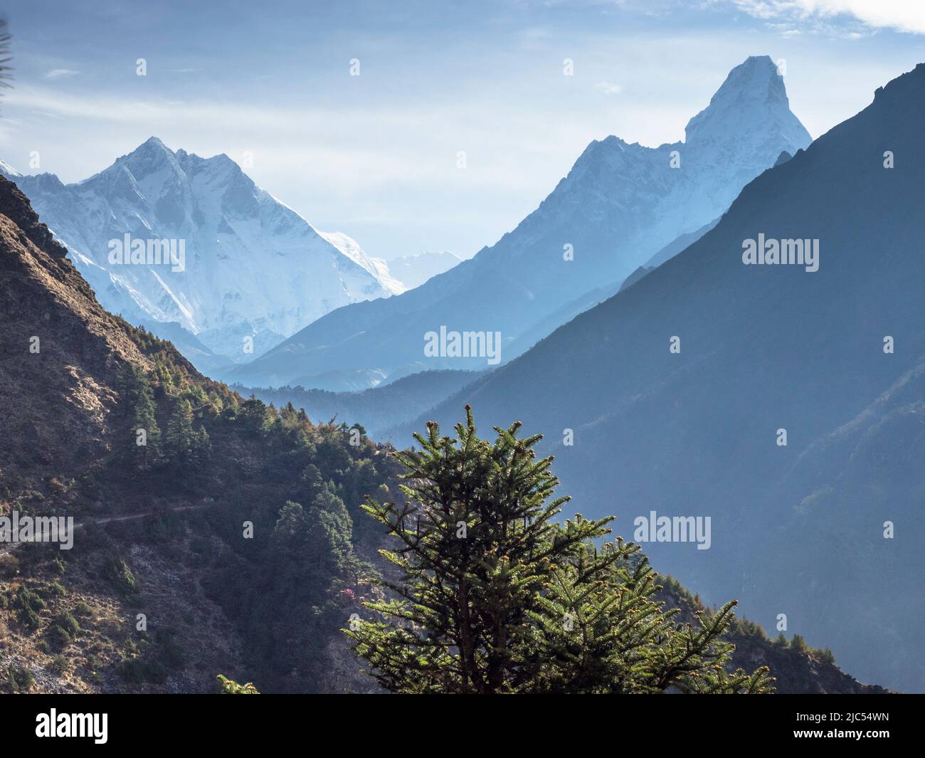 Mountain ama hi-res stock photography and images - Page 13 - Alamy