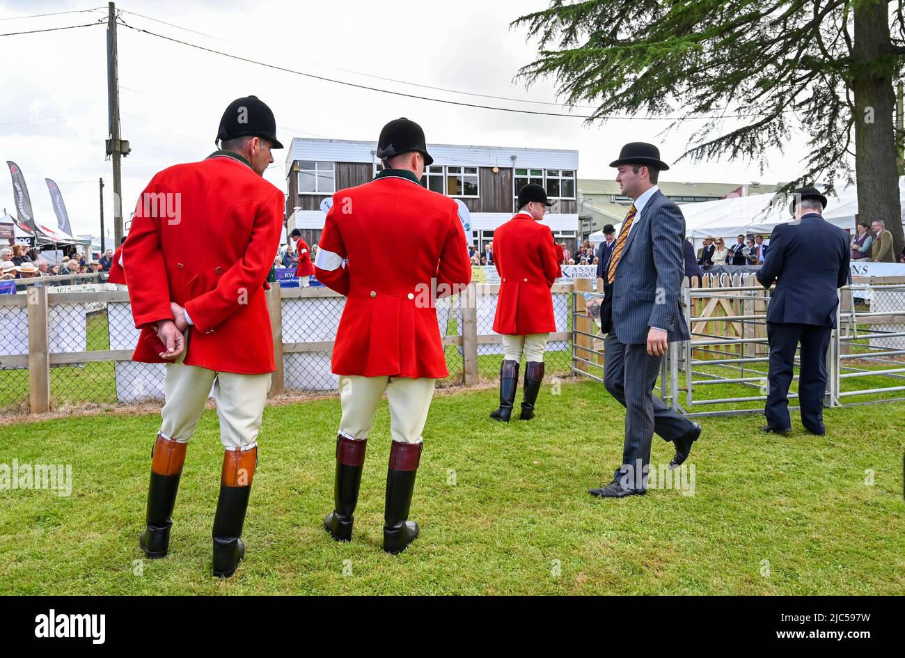 Brighton, UK. 10th June, 2022. Members of the hounds in red at this years South of England Show held at the Ardingly Showground in Sussex UK . The show celebrates the best in British agriculture over three days : Credit Simon Dack/Alamy Live News Stock Photo